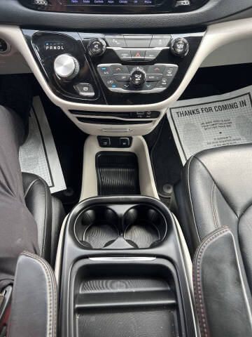 2017 Chrysler Pacifica Touring-L