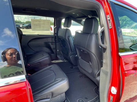 2027 Chrysler Pacifica Select