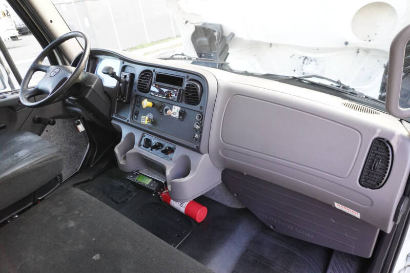 2018 Freightliner M2 106