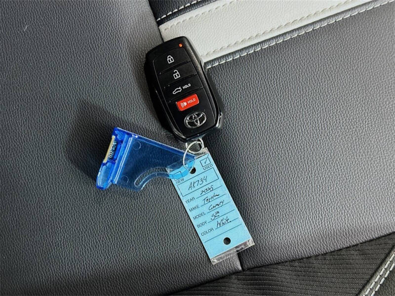 2025 Toyota Camry SE