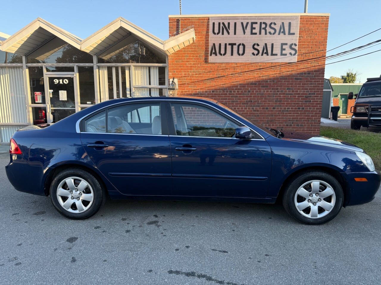 2007 Kia Optima for sale at Universal Auto Sales LLC in Burlington, NC