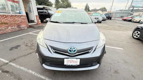 2012 Toyota Prius v Two