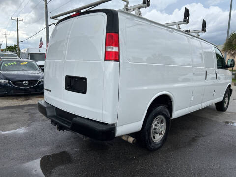 2022 Chevrolet Express 2500