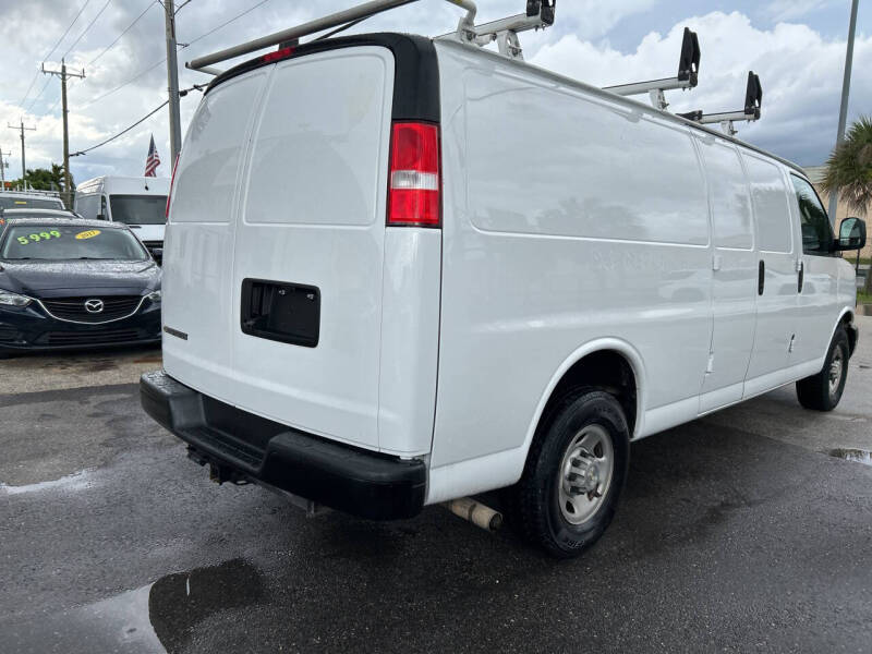 2022 Chevrolet Express 2500
