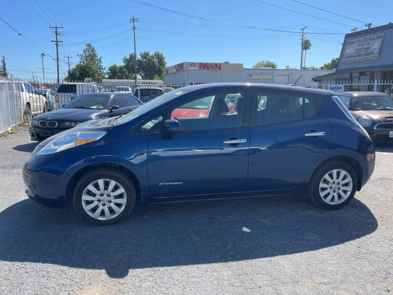 2017 Nissan Leaf S's photo