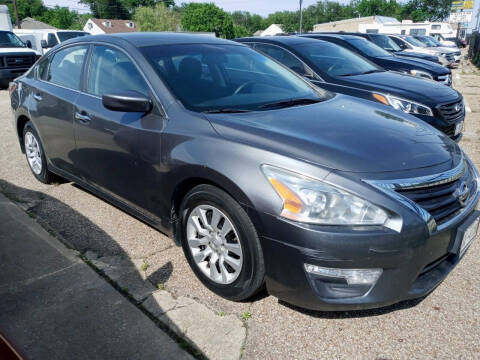 2015 Nissan Altima for sale at Auto Haus Imports in Grand Prairie TX
