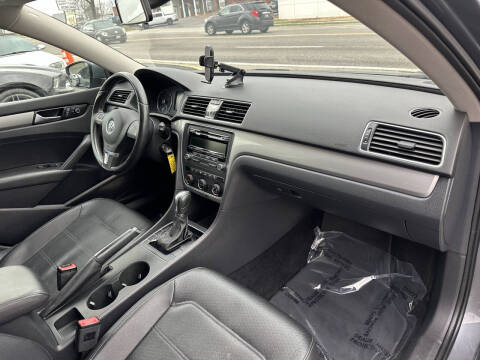 2014 Volkswagen Passat 1.8T Wolfsburg Edition PZEV