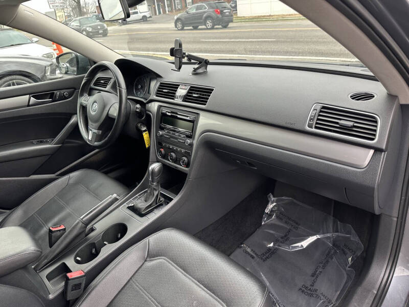 2014 Volkswagen Passat 1.8T Wolfsburg Edition PZEV