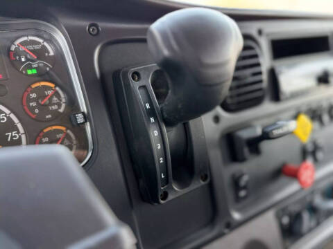 2019 Freightliner M2 106