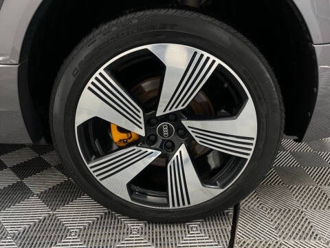 2022 Audi e-tron quattro Premium Plus