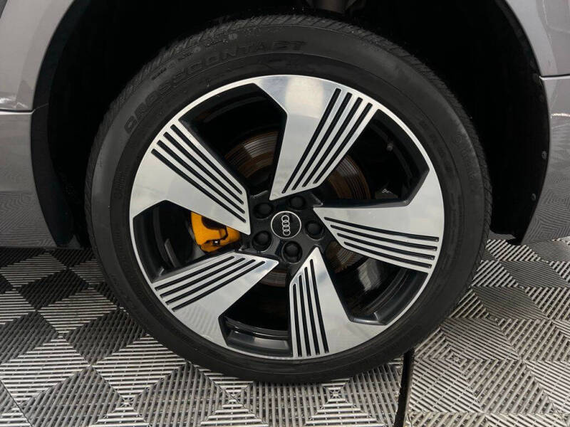 2022 Audi e-tron quattro Premium Plus