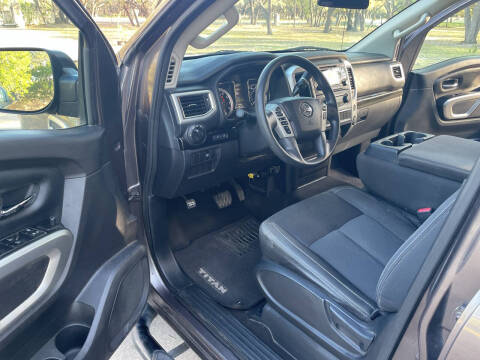 2017 Nissan Titan SV