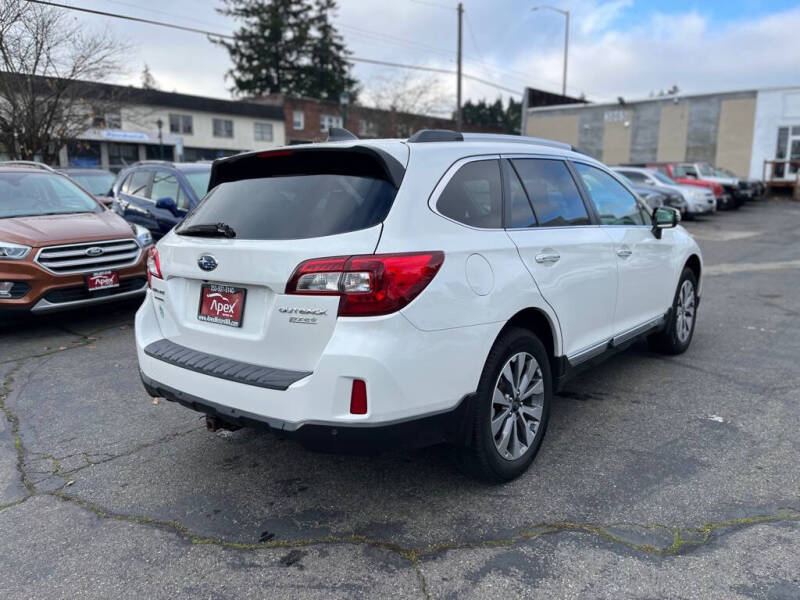 2017 Subaru Outback Touring photo 4