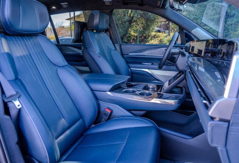 2025 Cadillac Escalade IQ Luxury 2