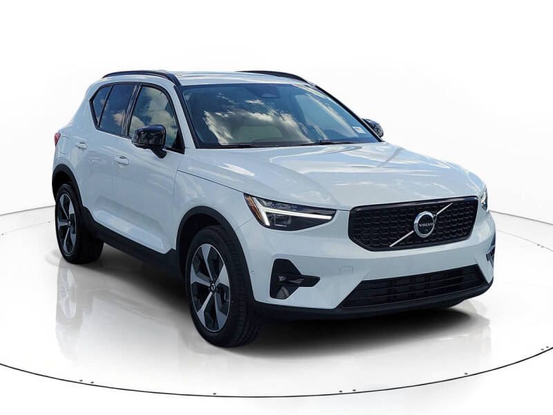 2026 Volvo XC40 B5 Plus