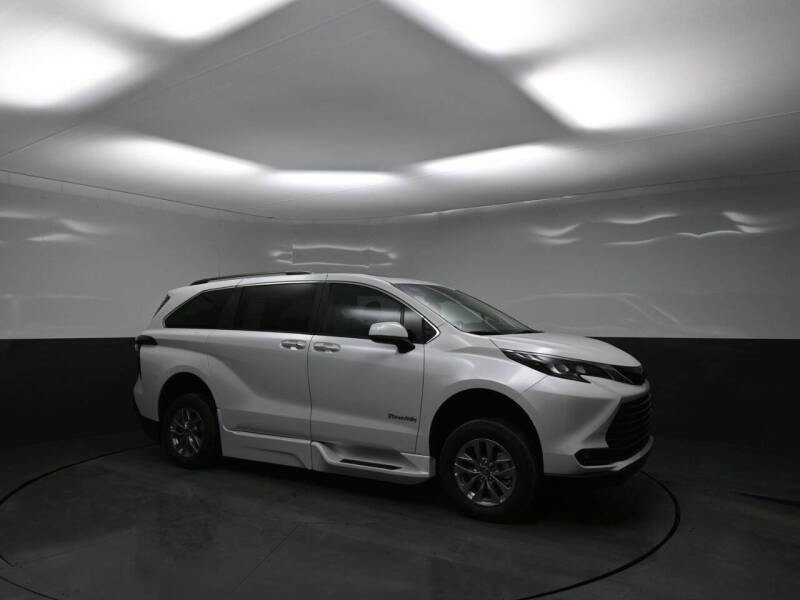 2025 Toyota Sienna XLE 7-Passenger