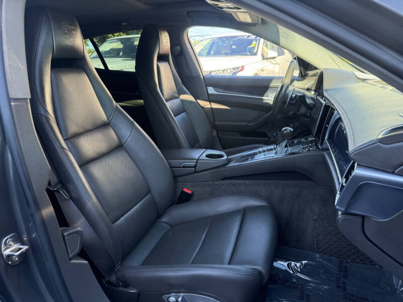 2016 Porsche Panamera Edition