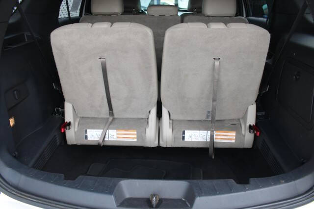 White Platinum Metallic Tri-Coat 2015 Ford Explorer XLT XLT 4dr SUV 29