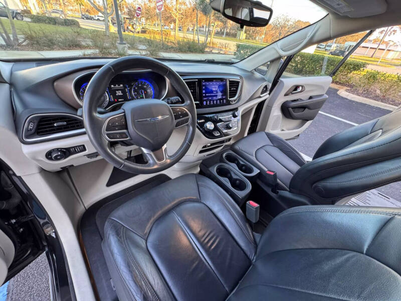 2017 Chrysler Pacifica Touring-L