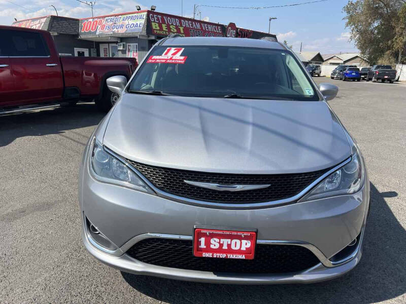 2017 Chrysler Pacifica Touring-L