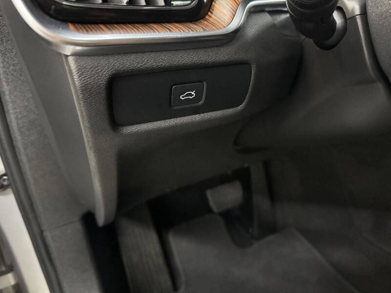 2024 Volvo S60 B5 Plus Dark Theme