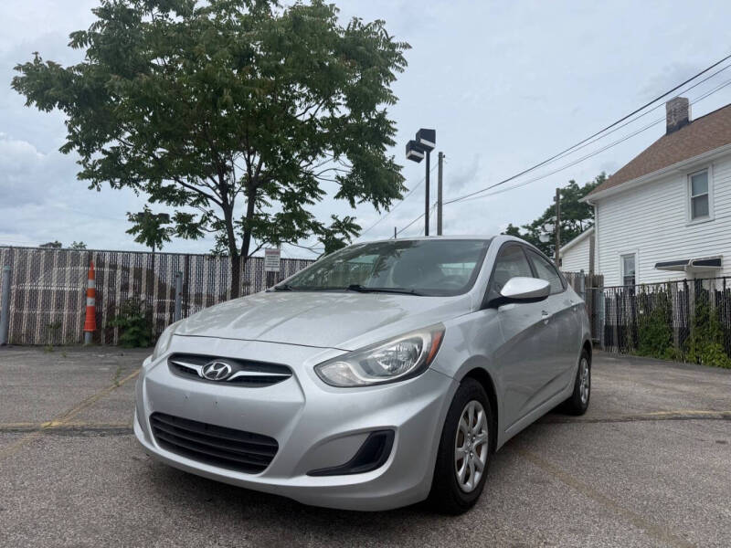 2014 Hyundai Accent GLS 4-Door 6-Speed Automatic's photo
