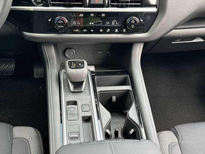 2025 Nissan Pathfinder SV