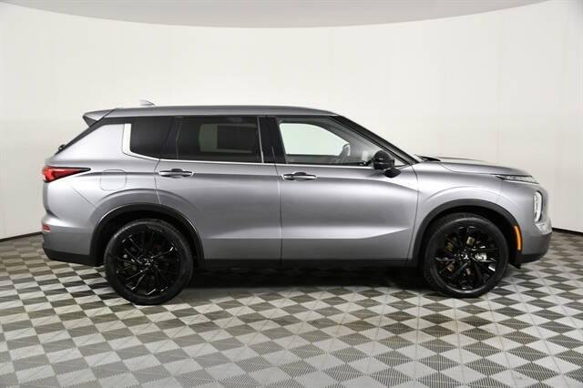 2024 Mitsubishi Outlander SE Black Edition