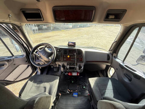 2021 Freightliner M2 106