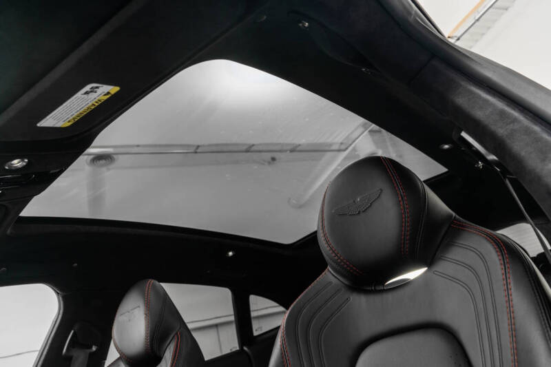 2022 Aston Martin DBX