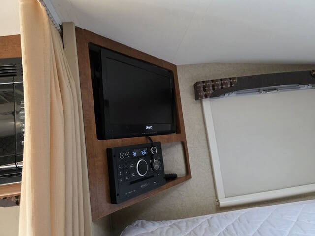 2016 Lance Truck Camper Short Bed