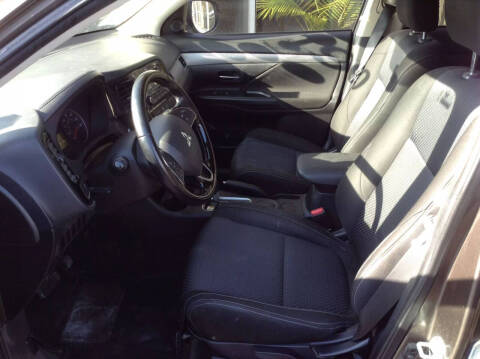 2016 Mitsubishi Outlander ES