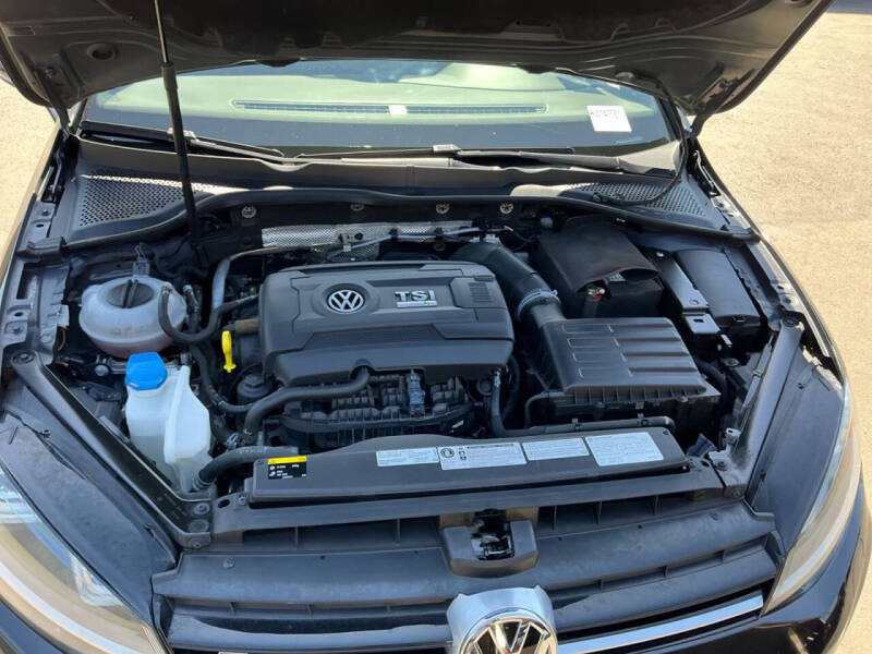 2017 Volkswagen Golf R 4Motion