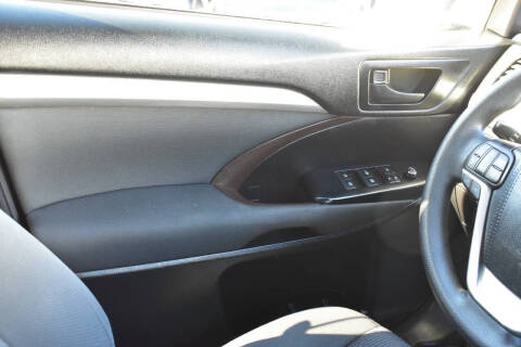 2017 Toyota Highlander LE