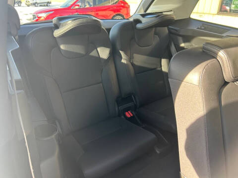 2022 Volvo XC90 T6 Momentum 7-Passenger