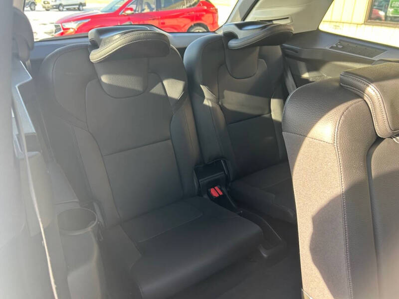 2022 Volvo XC90 T6 Momentum 7-Passenger