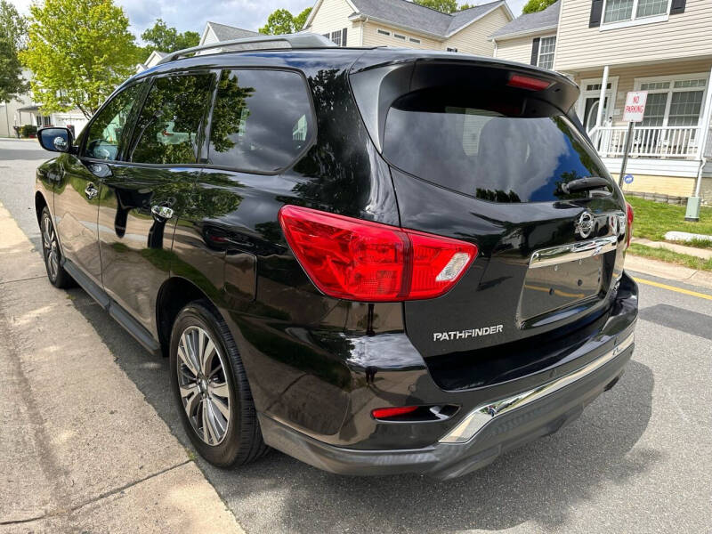 2017 Nissan Pathfinder SV