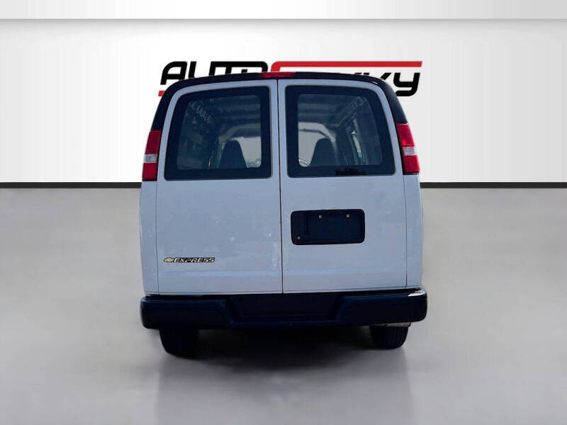 2024 Chevrolet Express 2500