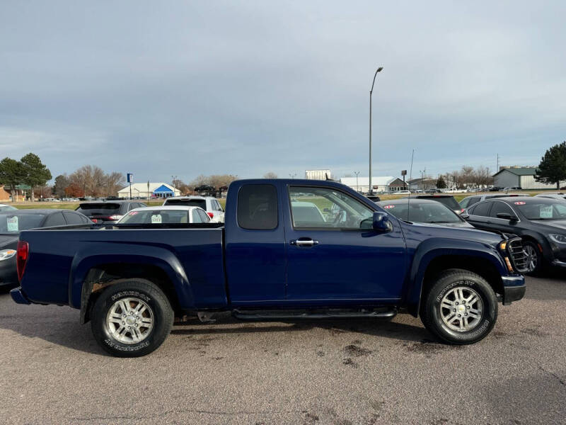 2011 Chevrolet Colorado 1LT photo 2