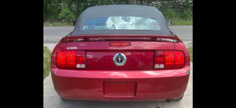 2005 Ford Mustang V6 Deluxe