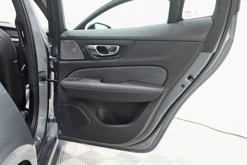 2019 Volvo S60 T6 R-Design