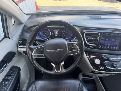 2017 Chrysler Pacifica Touring-L