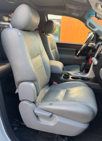 2013 Toyota Sequoia SR5