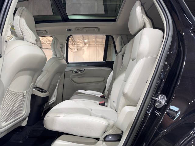 2022 Volvo XC90 T5 Momentum