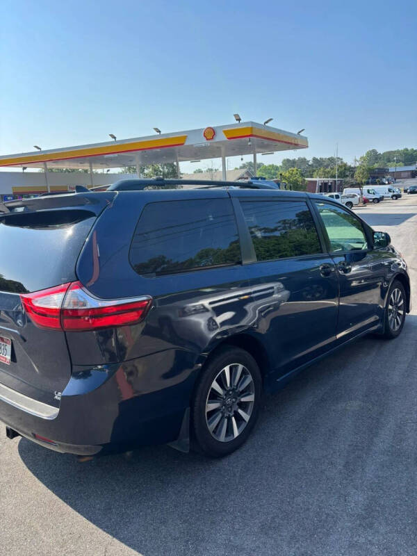 2018 Toyota Sienna LE 7-Passenger