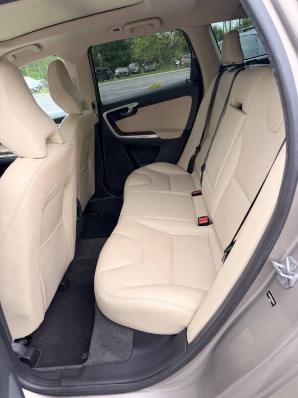 2016 Volvo XC60 T5 Drive-E Platinum