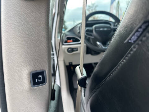 2023 Chrysler Pacifica Plug-In Hybrid Touring L