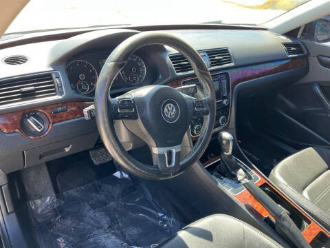 2012 Volkswagen Passat SEL