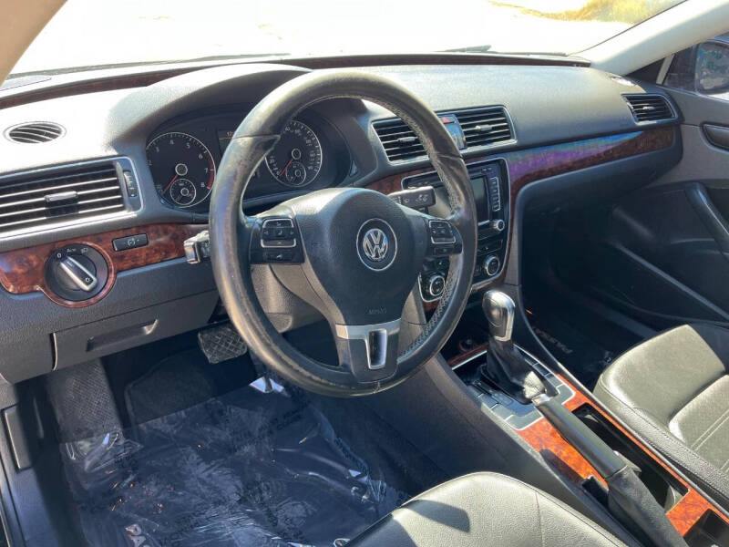 2012 Volkswagen Passat SEL