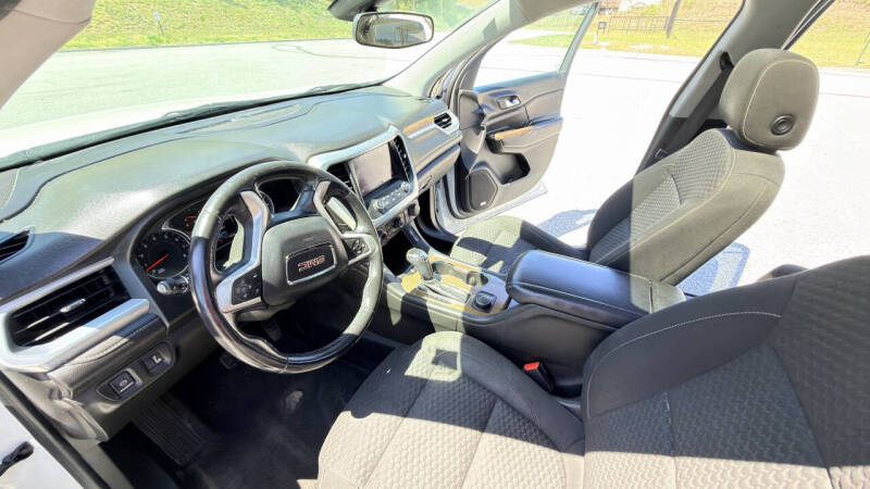2017 GMC Acadia SLE-2